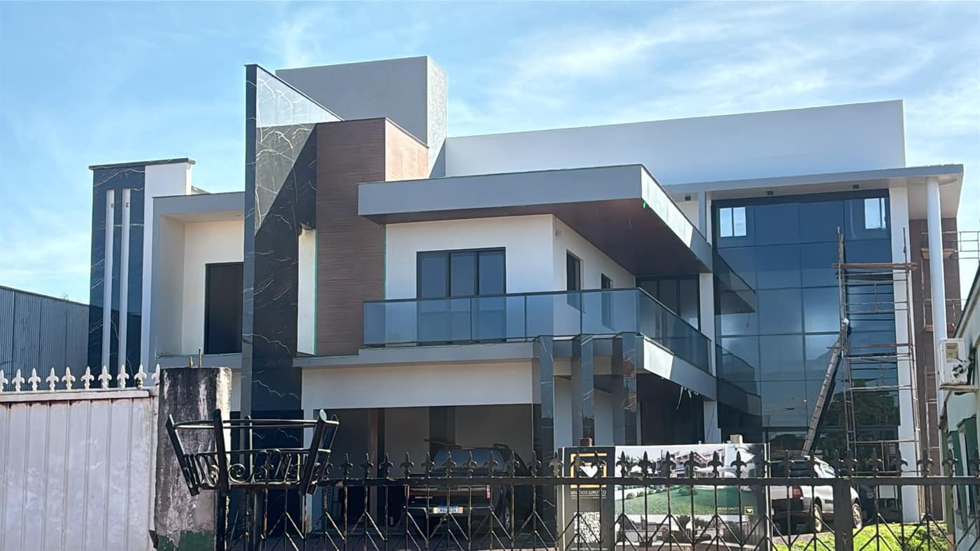 Mansão moderna em mármore
