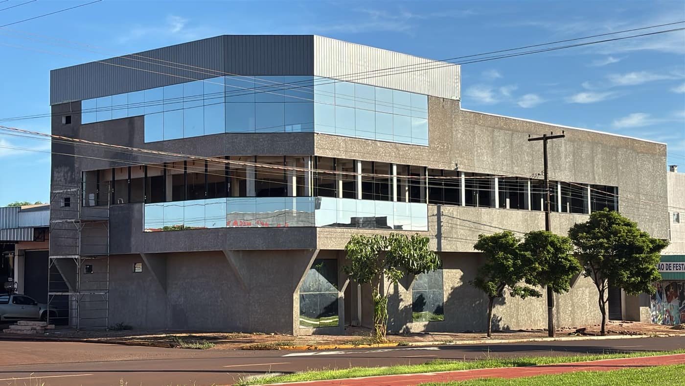 Edifício comercial em glazing