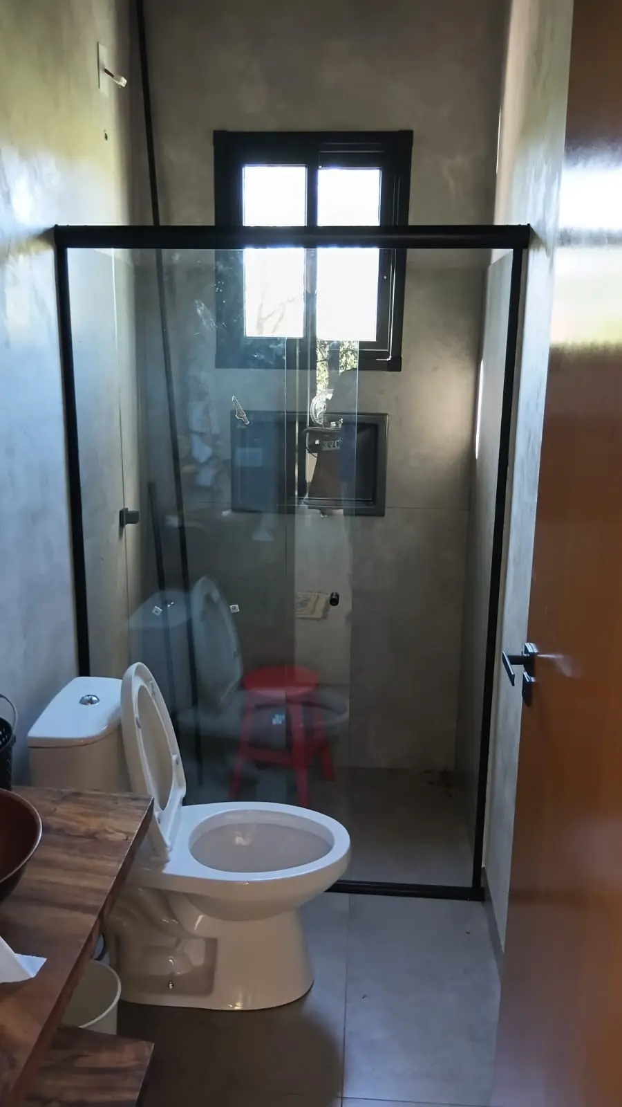 Box transparente em banheiro
