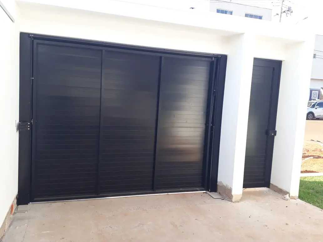 Portão ripado de garagem