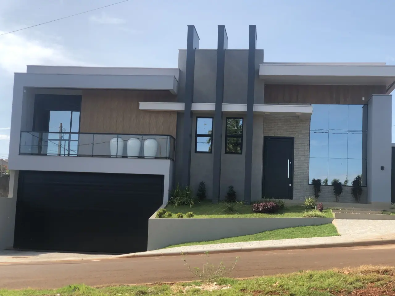 Guarda-corpo de vidro em residência