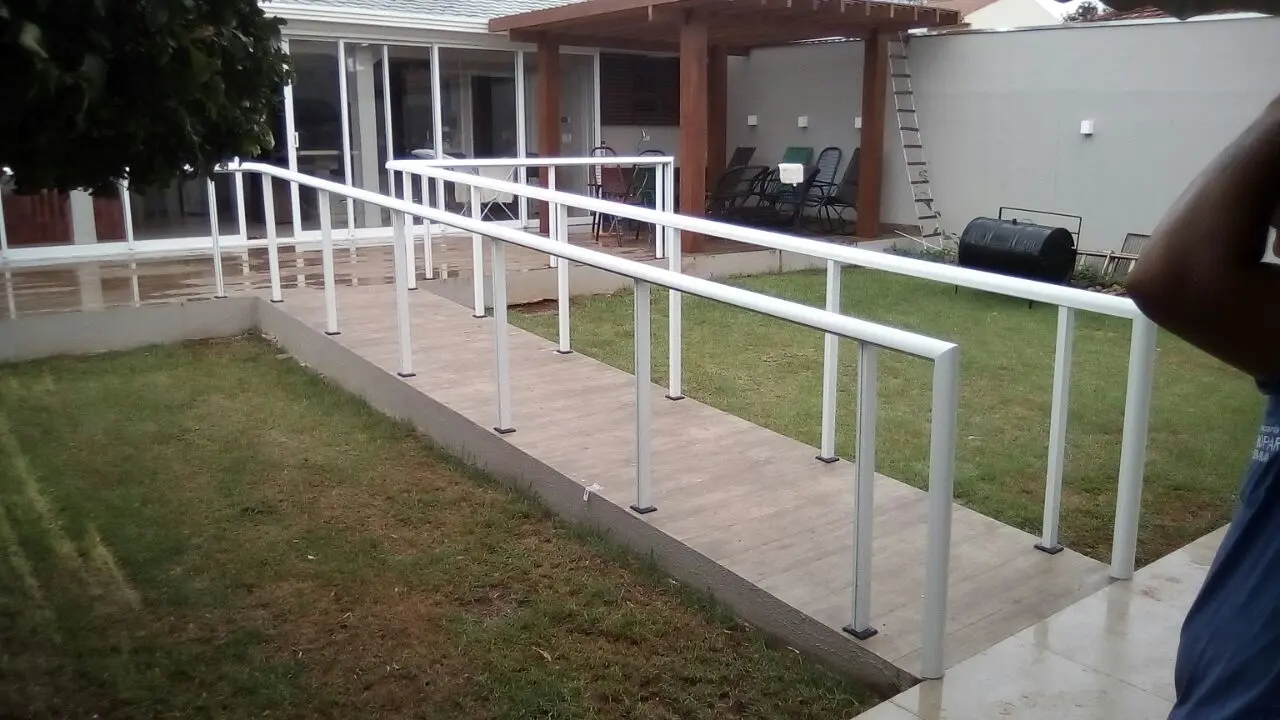 Corrimão de alumínio para acessibilidade