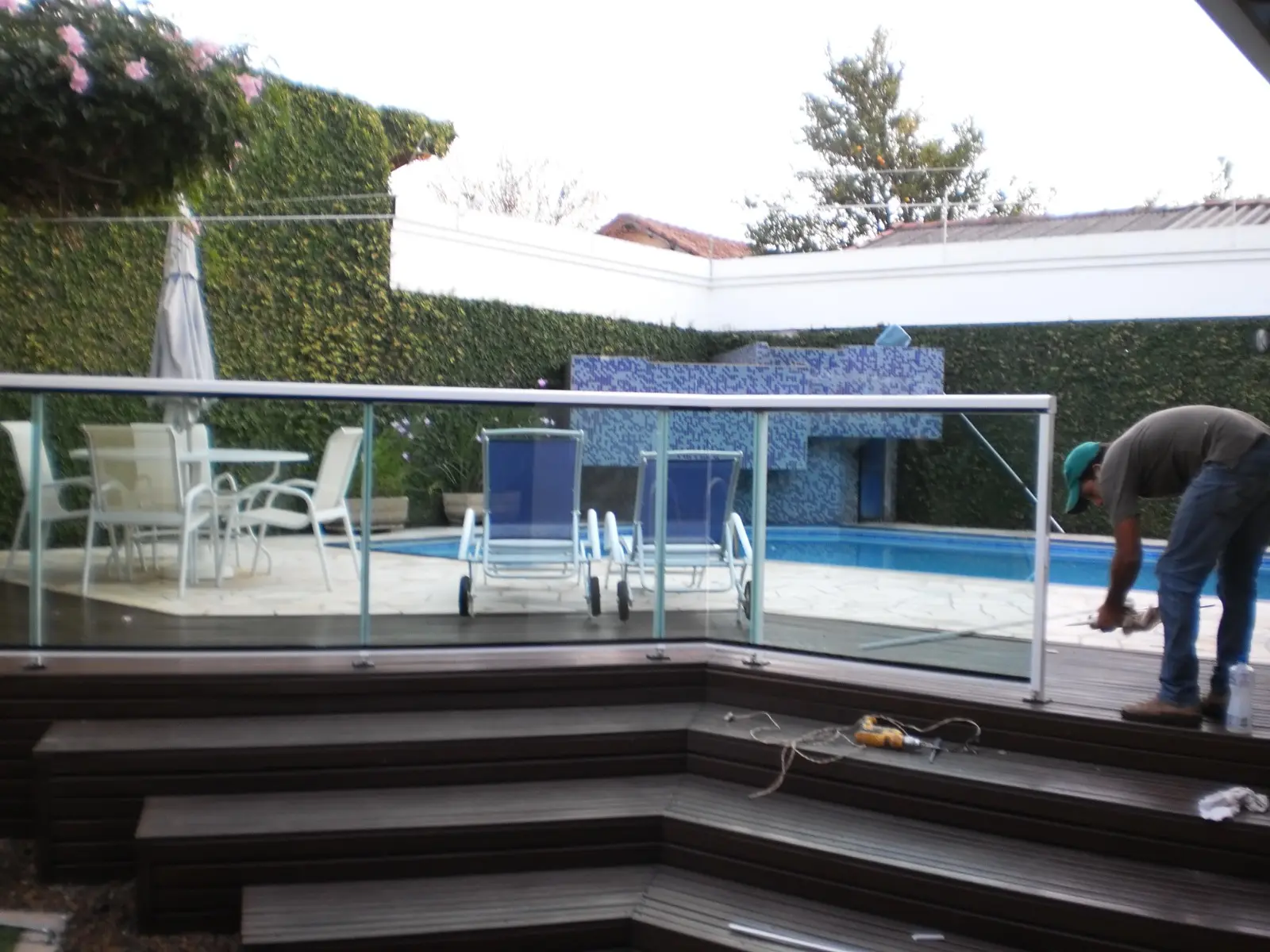 Guarda-corpo de vidro para área de piscina